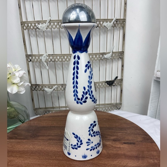 Clase Azul reposado tequila-Empty ceramic bottle. - Picture 3 of 10